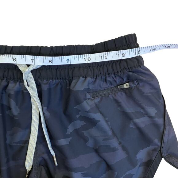 Vuori Womens Sz S Clementine Black Camo Athletic Shorts 2.5” Built-in Briefs - Picture 7 of 16